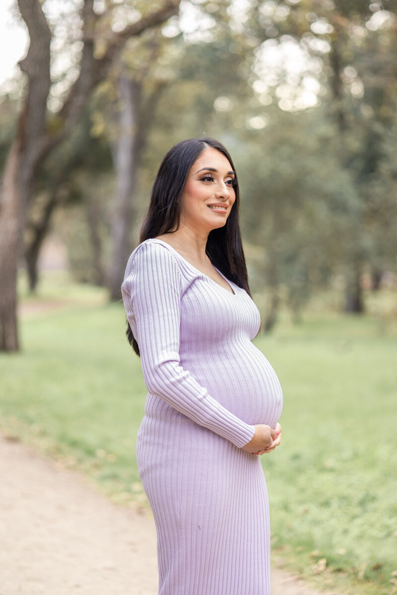 expecting-mama-beautiful-oak-grove-photoshoot