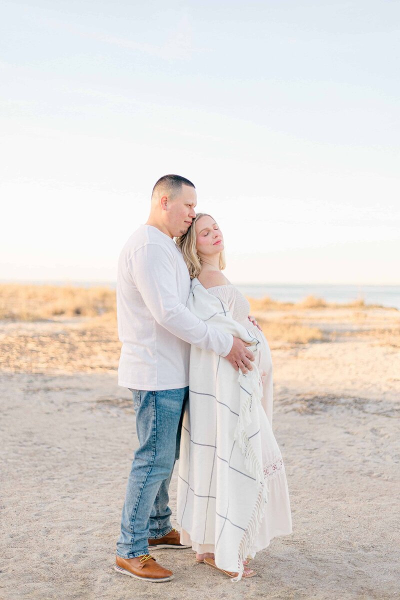 fish-haul-beach-park-maternity-session-hilton-head-photographer-lamp-and-light-photography-5