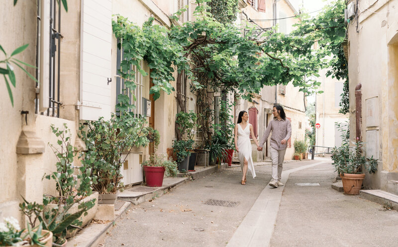 couple with dog photoshoot in arles france (65 of 178)