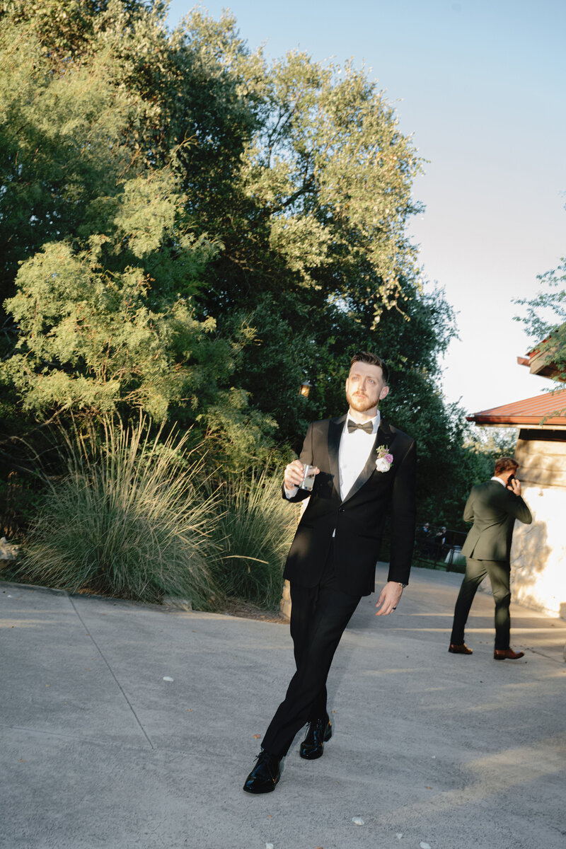 san antonio wedding photographer at the Briscoe museum in San Antonio texas, luxury wedding photographer