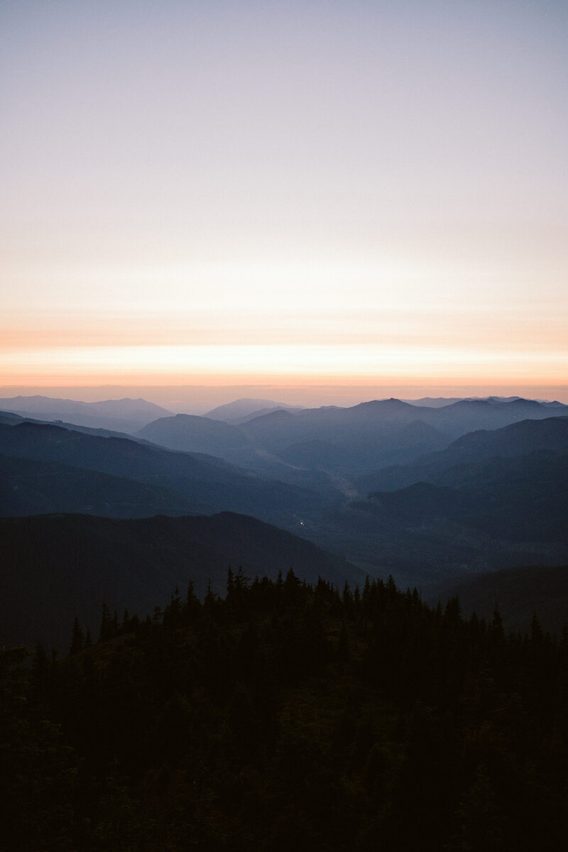 mountain range in washington state at sunset