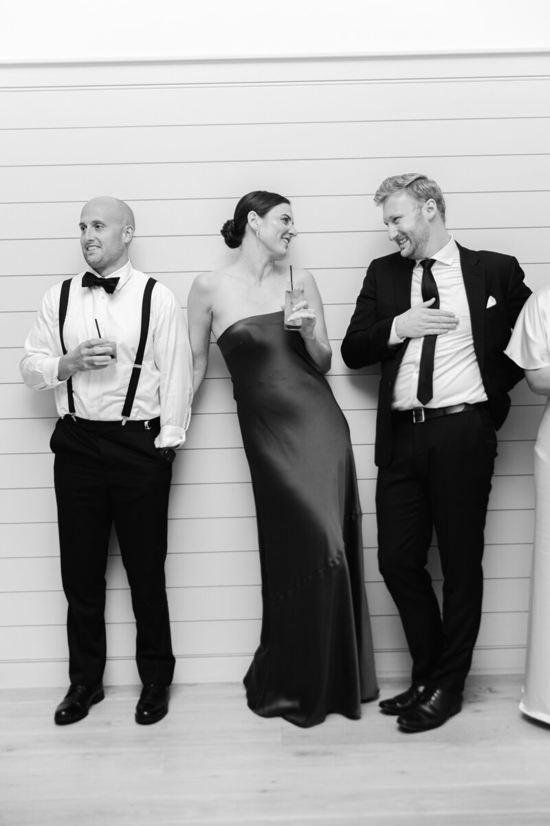 guests-laughing-wedding-reception