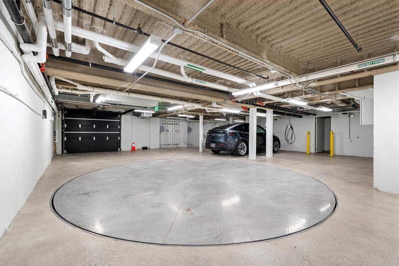 Maison Commonwealth Underground Garage