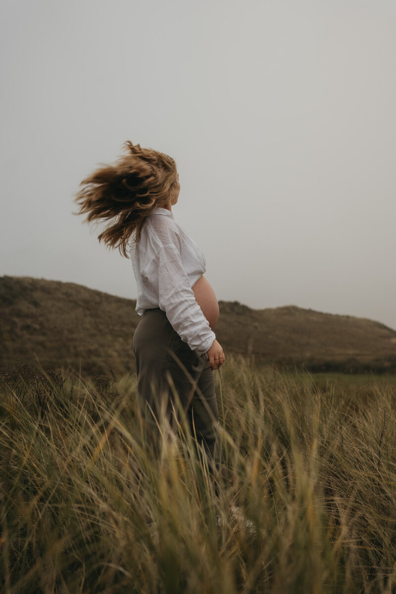 zwangerschapsshoot in de duinen