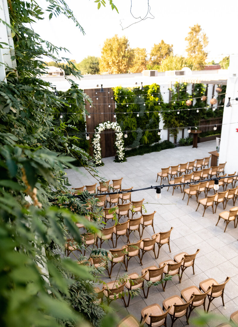 Hart and Main's Courtyard offers ample seating so everyone who matters is in attendence