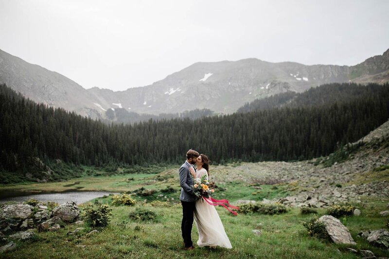 New mexico elopement couple kissing