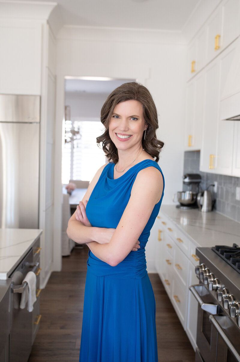 REALTOR WOMAN ATLANTA HEADSHOT STUDIO BLUE DRESS