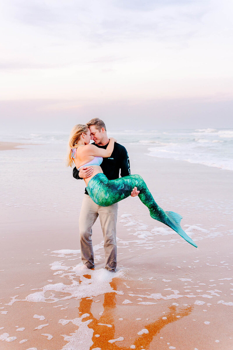 Gabby_Darling_Photography_engagement_photography_gallery_mermaid_beach_photos