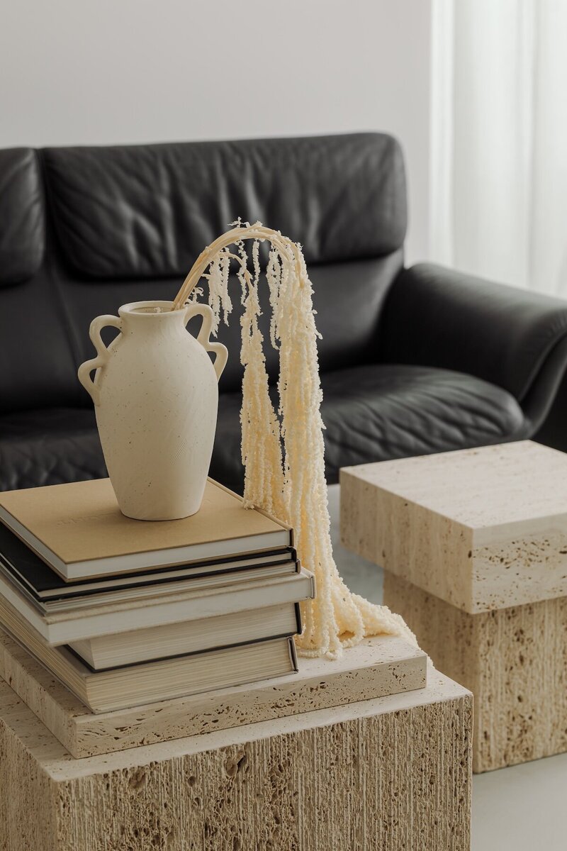 kaboompics_free-minimalist-interior-photos-with-travertine-furniture-japandi-accents-natural-textures-37362