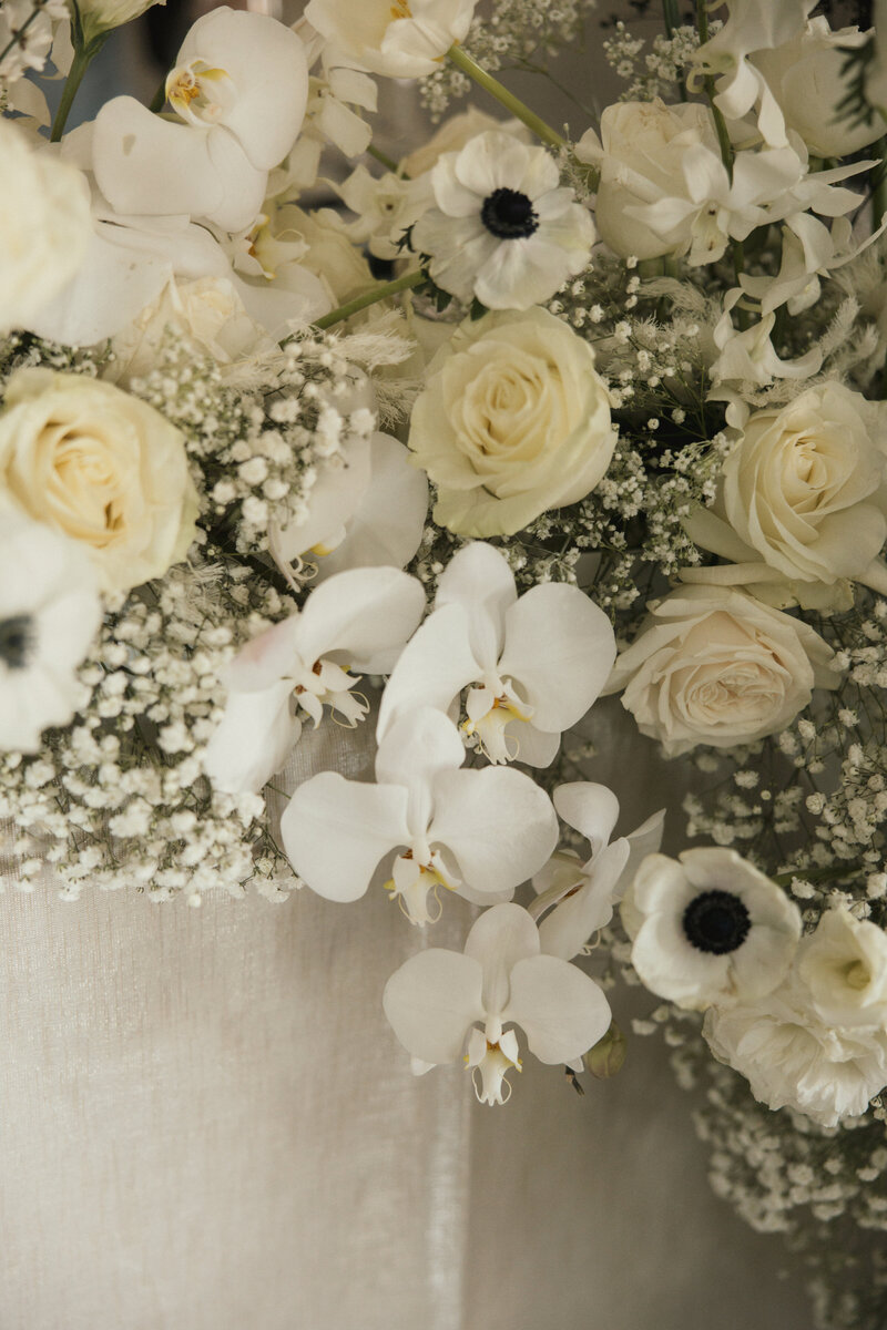 modern wedding flowers, white modern wedding, white and black wedding, wedding flower trends, wedding florist | Reverie Floristry