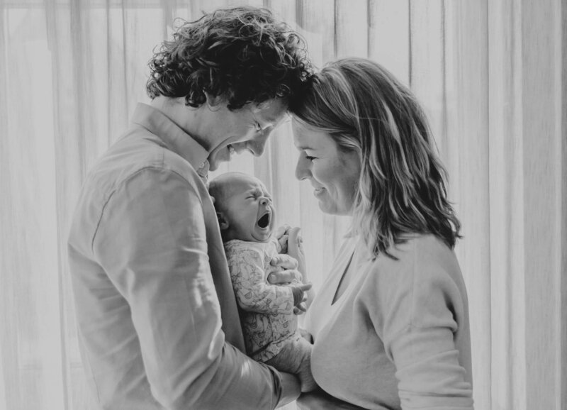 Newborn fotoshoot thuis door award-winning newborn fotograaf Danielle Jentjens uit Veldhoven, Eindhoven, Noord-Brabant