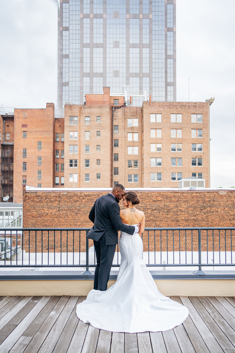 downtown-raleigh-wedding-the-stockroom-at-230-10