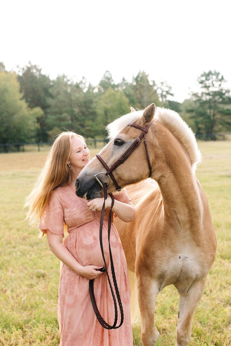 maternity portrait with horses EQUINE PHOTOGRAPHER AIKEN SC HORSES EQUESTRIAN AUGUSTA GA PHOTOGRAPHY AIKEN SOUTH CAROLINA EQUESTRIAN PHOTOGRAPHER EQUINE PHOTOGRAPHY aiken south carolina  horse photography