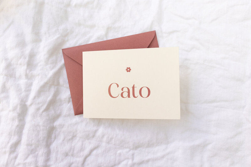 Letterpress-geboortekaartje-Cato-in-roze-met-bloemetje-11