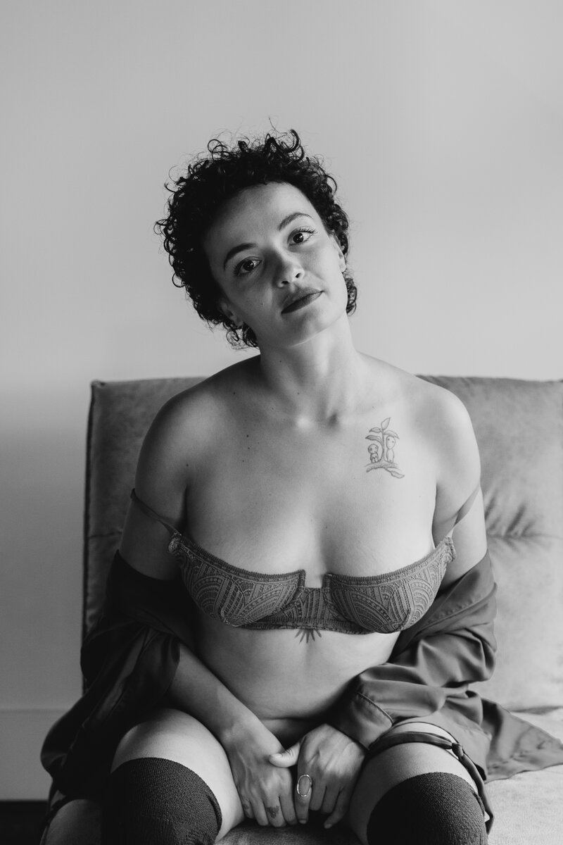 Boudoir photography session by branding photographer based on Ottawa and Gatineau, Valerie Doucette.