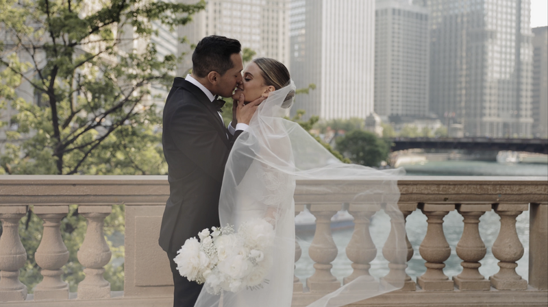 Couple gets married in downtown Chicago in luxury ceremony