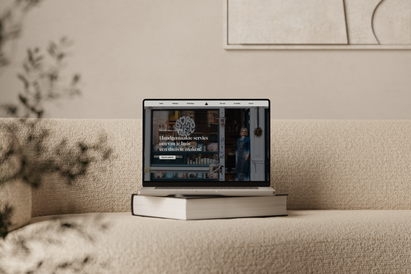 Home Website ontwerp Bord aan Tafel op laptop