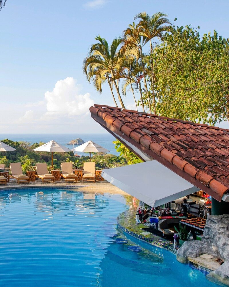 single-parent-family-trip-costa-rica-pool-view