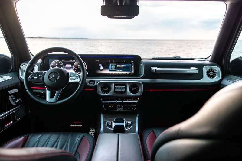mercedes-g550-matte-manufaktur-night-black-magno-for-rent-in-miami-center-dashboard-infotainment-026