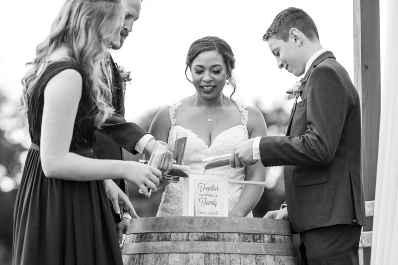 farmin-bettys-wedding-wisconsin-the-paper-elephant-0088