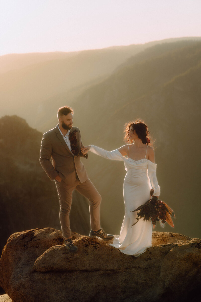 Cambry_Dylan_Yosemite_Taft_Point_Elopement_Dream_Capture_Studios_4