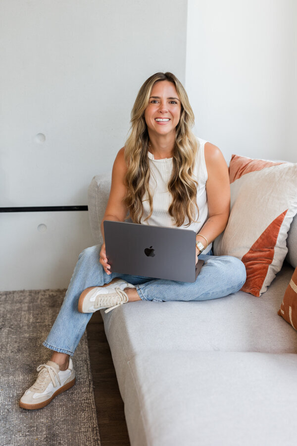 Kelsey Vetter Pinterest Marketing Expert. Friend of Hailey Ann Co Bookkeeper and somatic money coach for female entrepreneurs