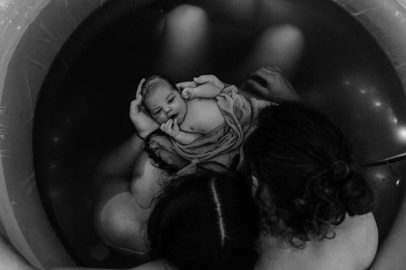 As an award-winning Motherhood & Birth Photographer I artfully capture your unique story by focusing on loving connection and authentic emotions.