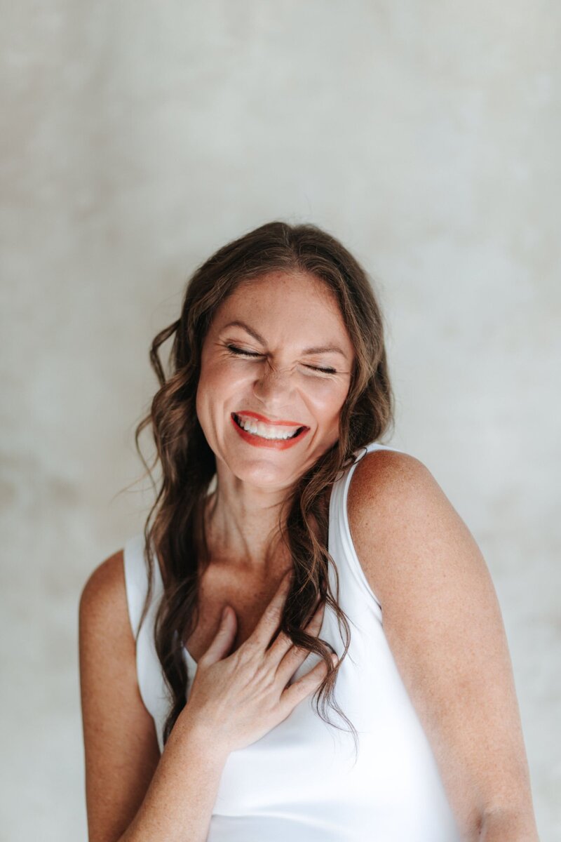 elizabeth smiling in white shirt - holistic health coaching services