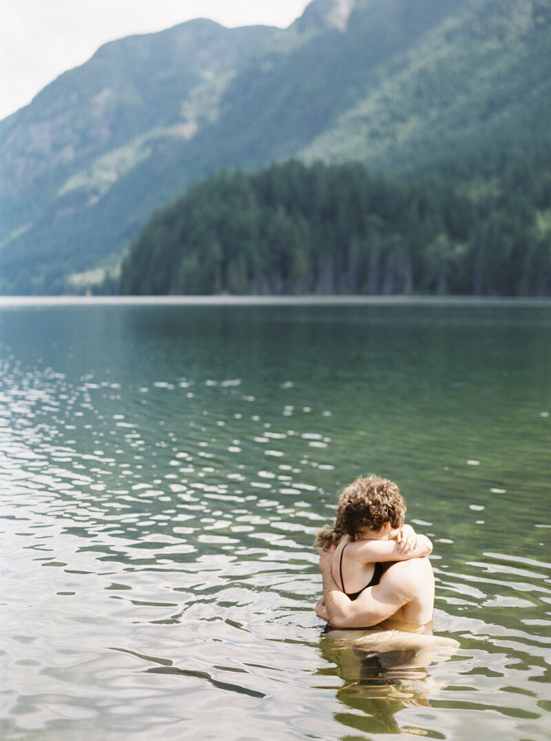 Lake couples session in Vancouver