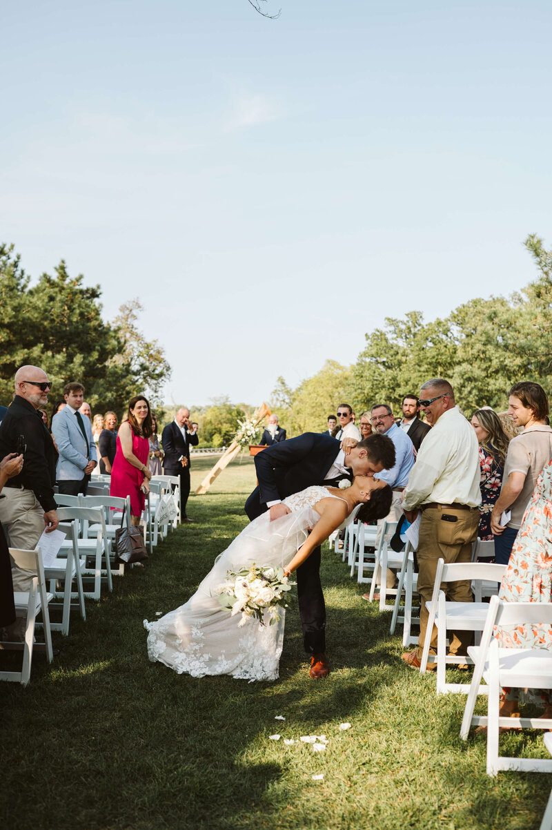 ladyglen_lawn_kiss-2