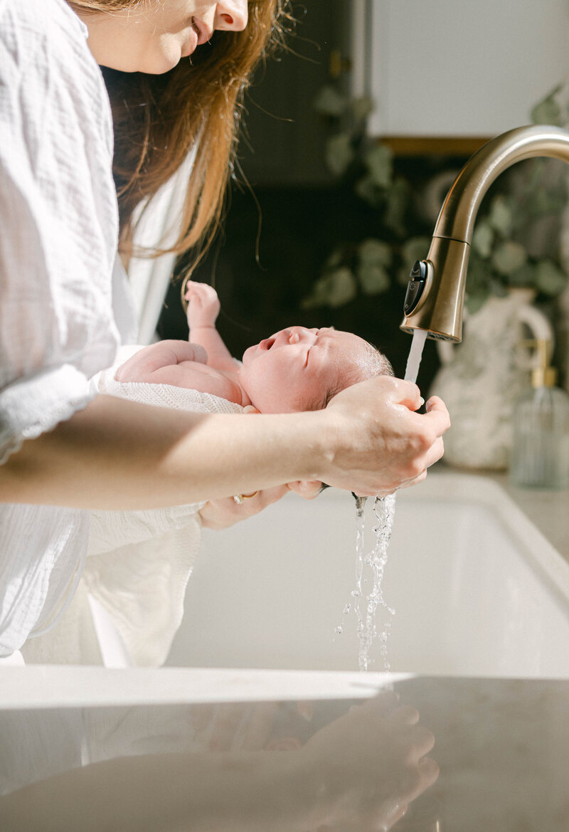 women washing baby hair at sink knoxville tennessee newborn photographer