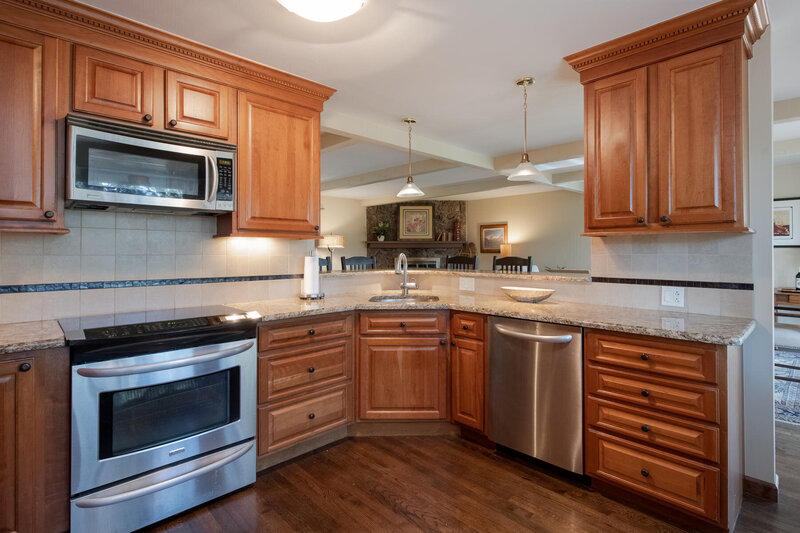 2907 S Hiwan Drive-011-24-Kitchen-MLS_Size