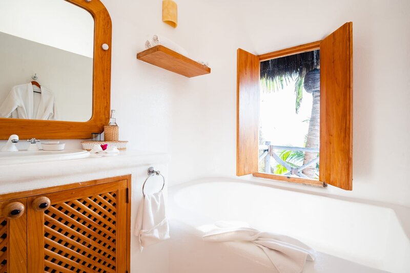 04-2-5-Careyes-Mexico-Properties-Villas-Nido-de-Amor-Bathroom-9161