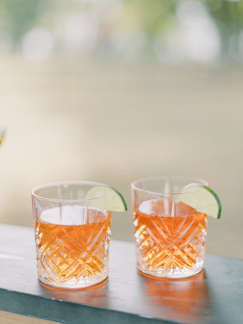 cocktail-with-lemon-wedding