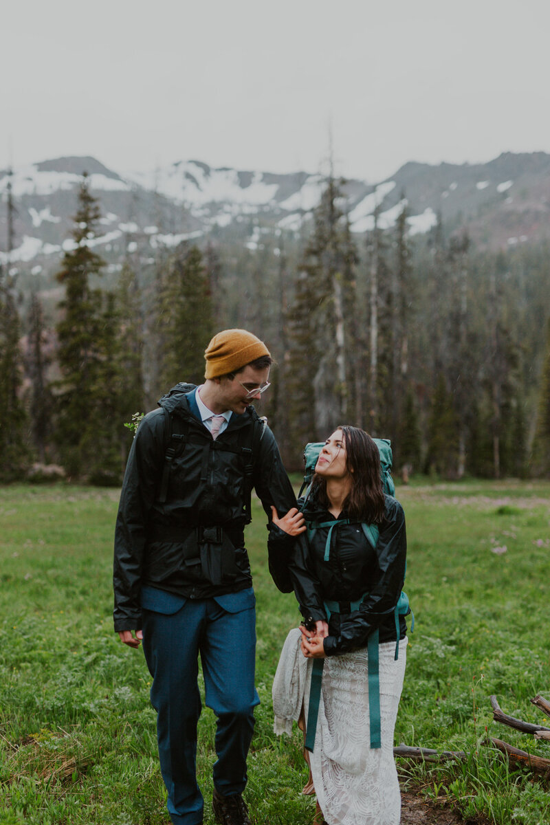 vanessa-josh-cascade-mountains-elopement-34