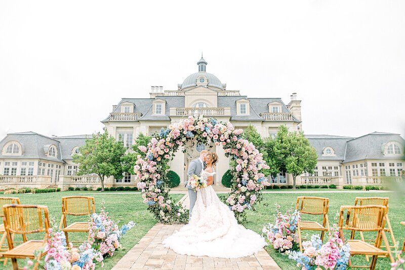 Bridgerton Themed wedding inspiration at The Olana in Dallas Texas by Allison Jeffers Wedding Photography_0012