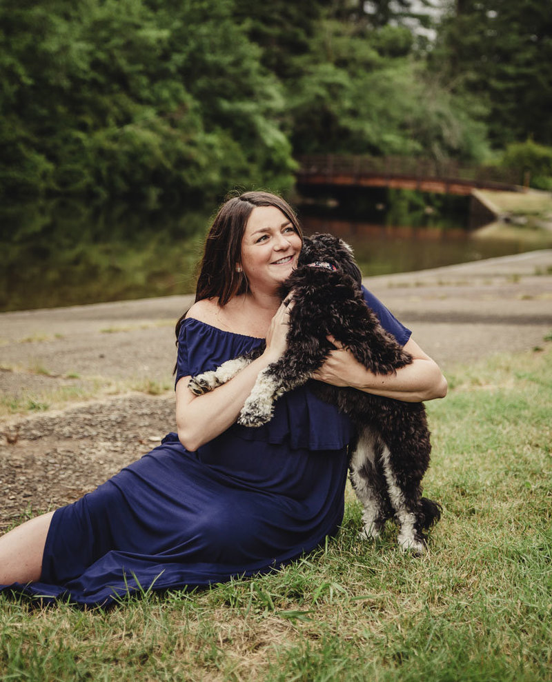 maternity photos with dog at Silver Falls State Park in Oregon