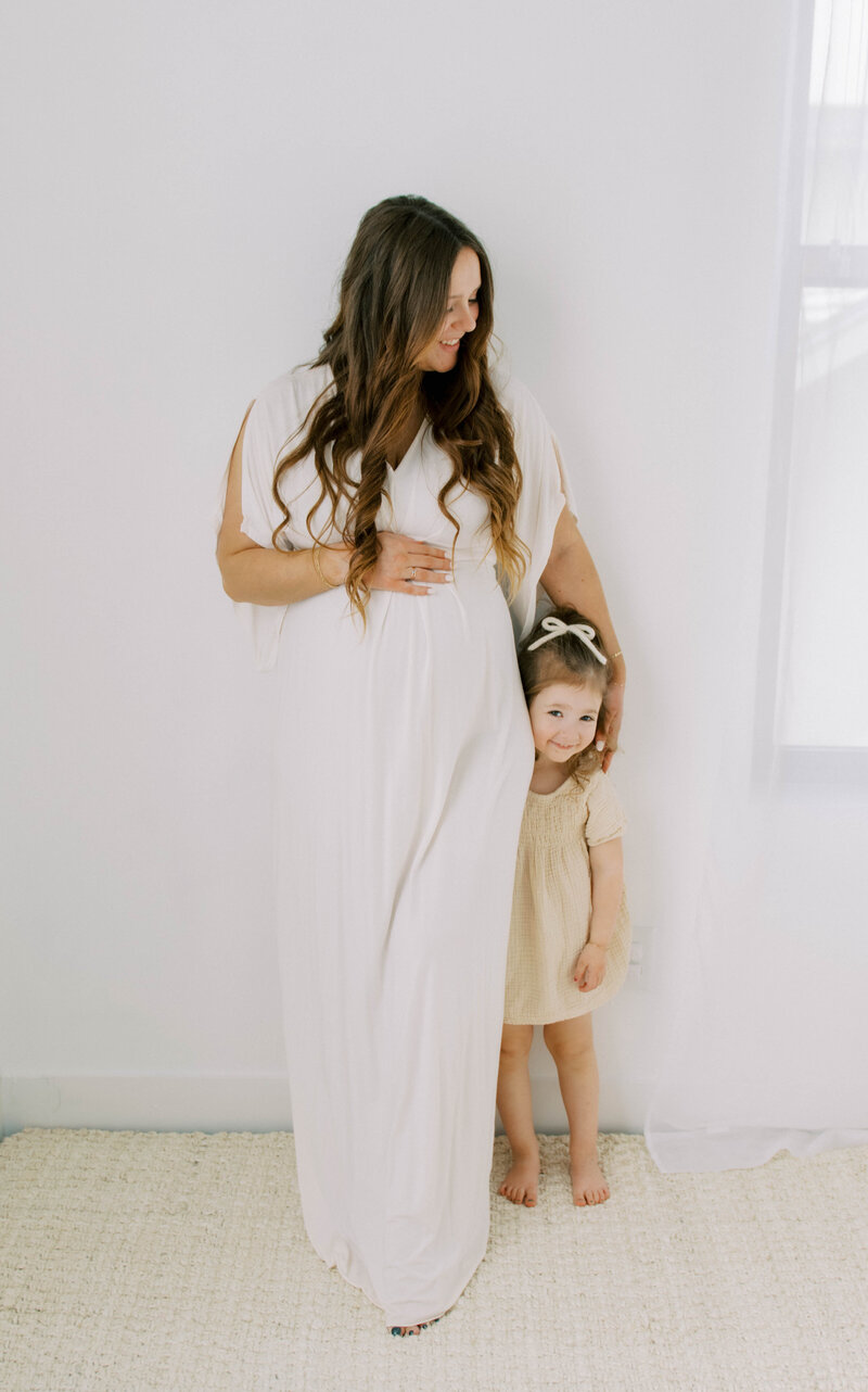pregnant mother with daughter photos