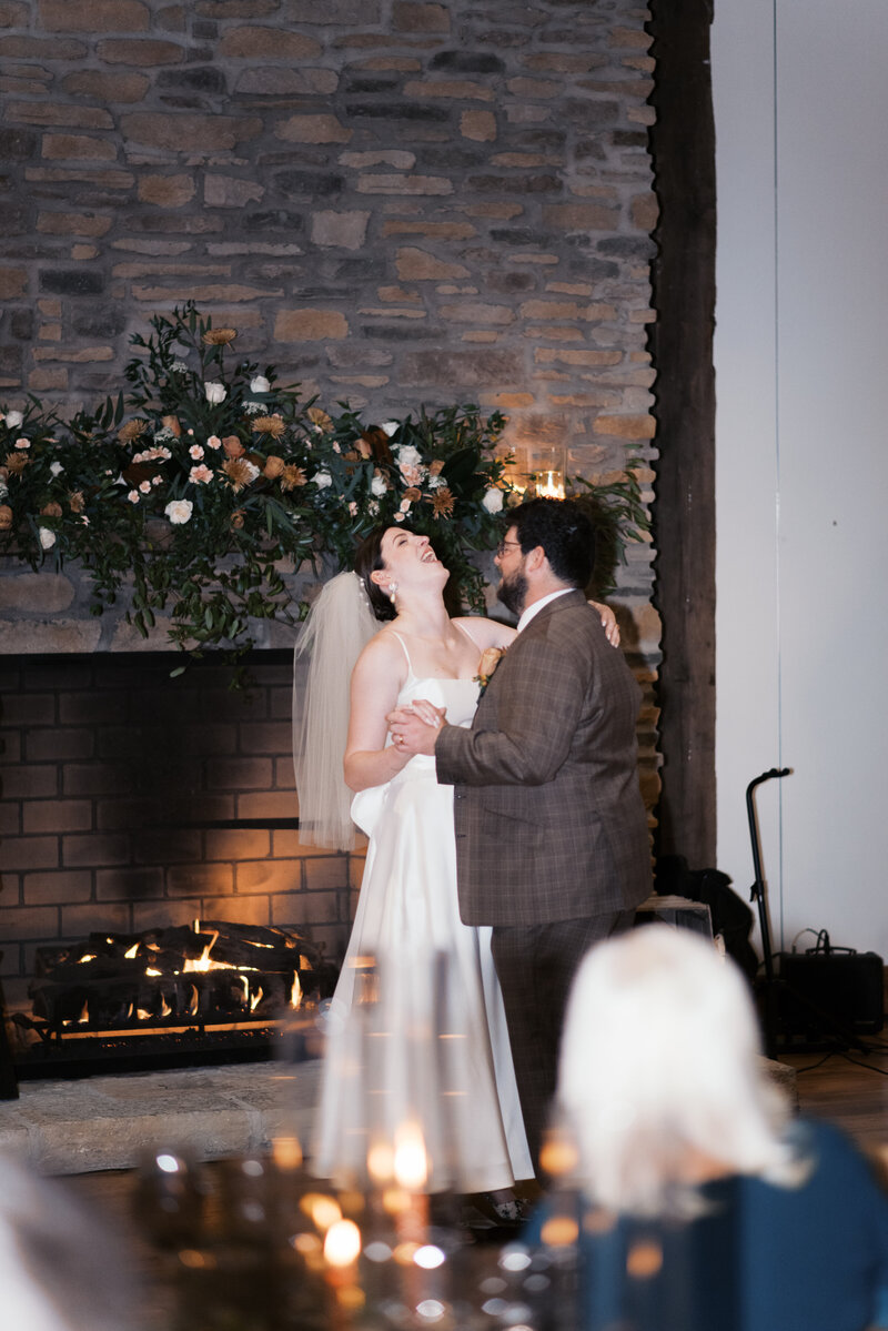 sarah-elizabeth-studio-ohio-wedding-photographer-the-landing-cummins-wedding-friday-first-dances-33