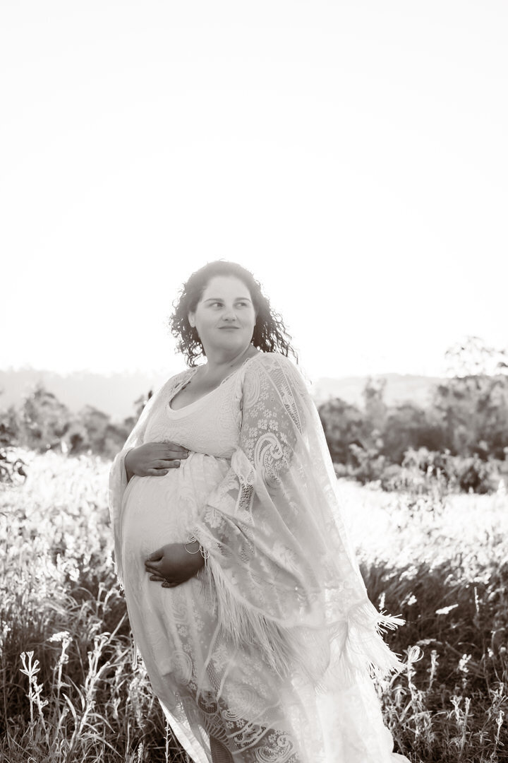 pregnant mother in brisbane field
