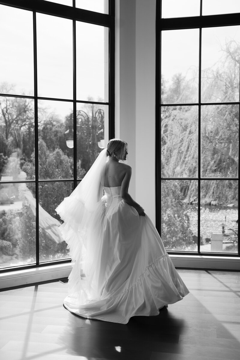 Fine art wedding photographer based in California, specializing in editorial, modern weddings in San Francisco, Napa, Carmel, and beyond.