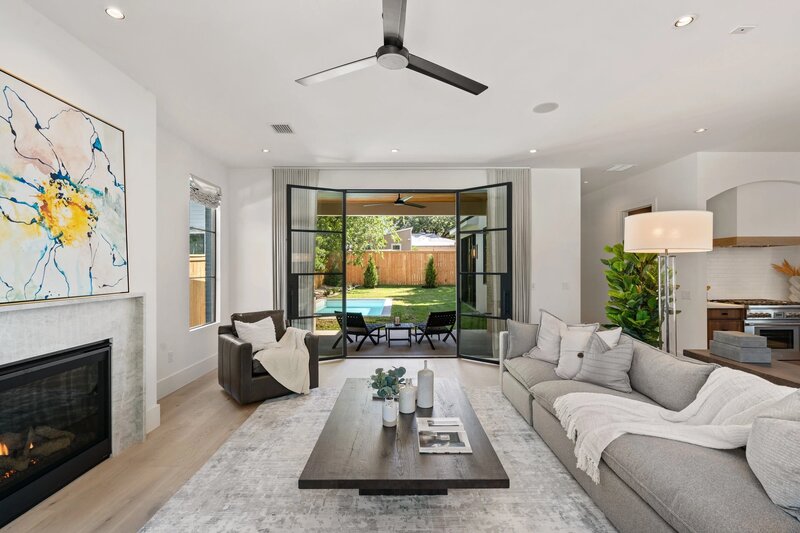 5505-woodrow-ave-living-1