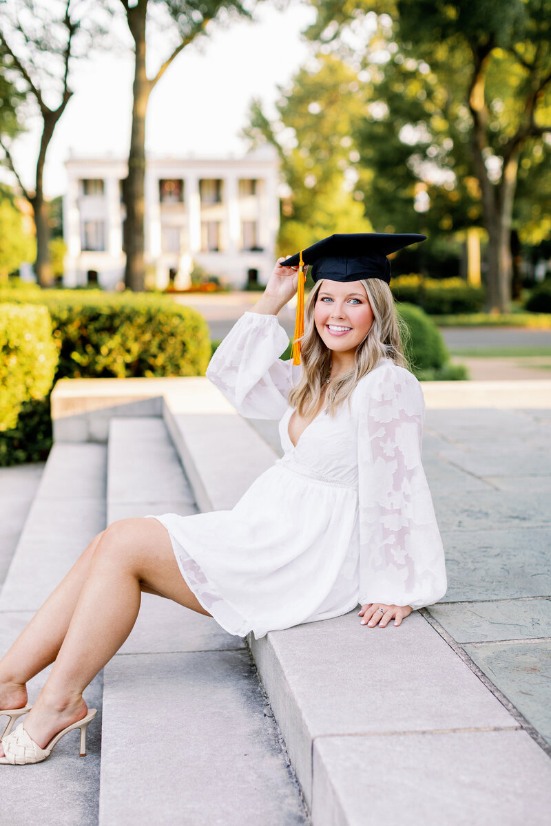 Tuscaloosa University of Alabama grad portraits photos by Maddie Moore