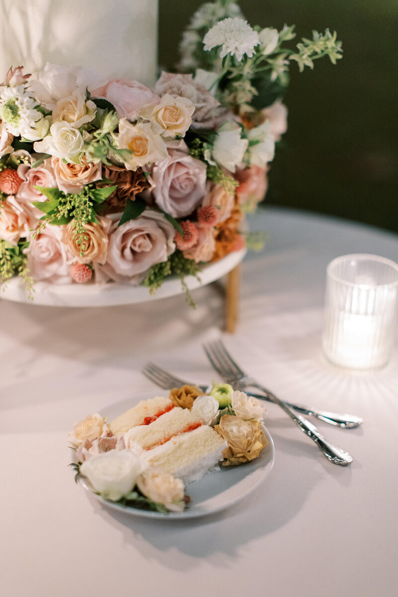 2-radiant-love-events-closeup-detail-slice-cake-on-plate-floral-wrapped-wedding-cake-romantic-elegant-timeless