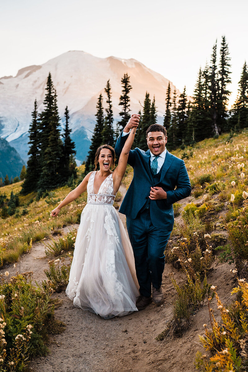 adventure-elopement-photographer-between-the-pine