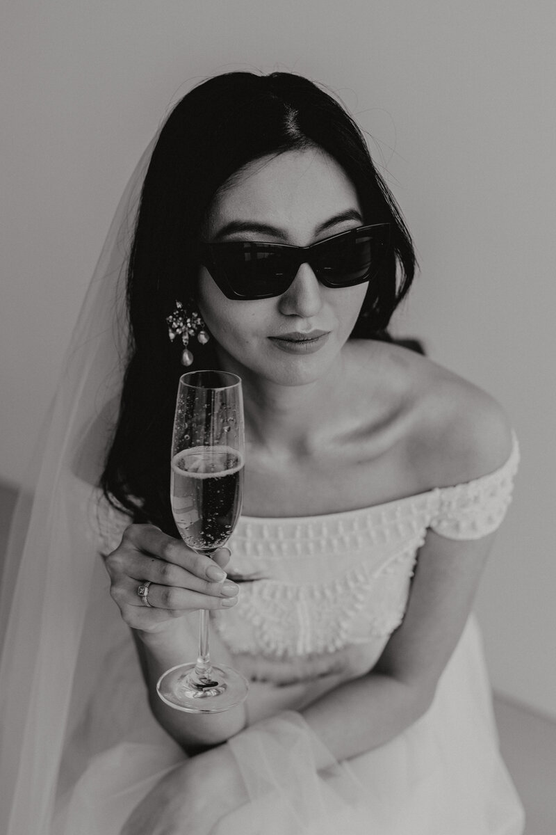 kaboompics_wedding-bride-portrait-veil-glass-of-champagne-sunglasses-29786