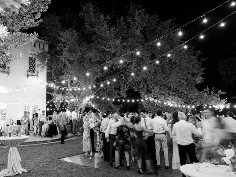 204-Texas-Film-Wedding-Photographer-RuétPhoto-AveryAlex-WeddingHighlight-featherandtwine-320