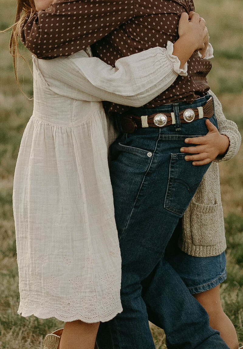 Candid, real-life moments of Western kids playing and interacting in Stayton, Oregon, capturing the essence of childhood in a natural setting.