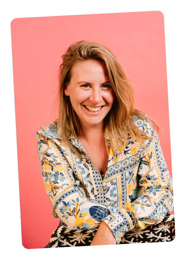 Jenna Harding teaching how to convert social media followers into paying clients