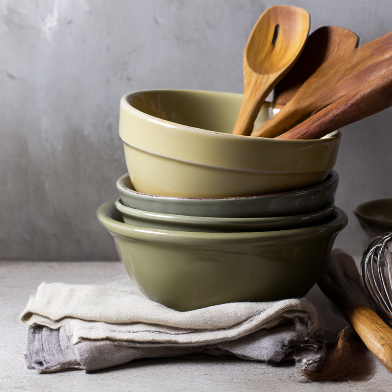krista5123_Still_life_of_vintage_kitchenware_ceramic_mixing_b_959fb8dd-0826-4e10-965e-0275ecf11d49_3